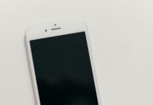 Telefony od Apple odemknete i v roušce. Má to jeden háček