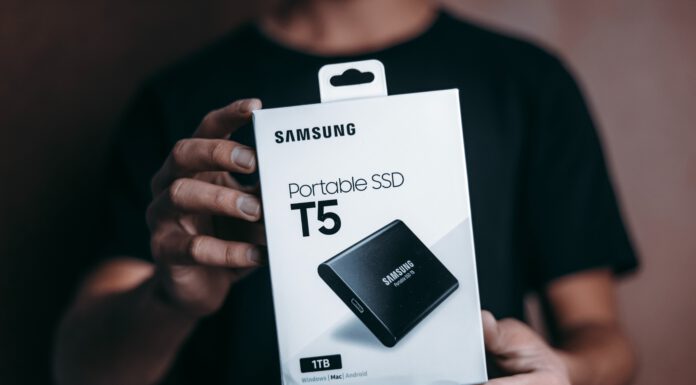 Samsung ukázal nové smartphony, nejsou drahé